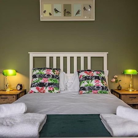 Dovecote House Beeston Private Parking 15Mins From Nottingham City Centre Close To Qmc Hospital Exterior photo