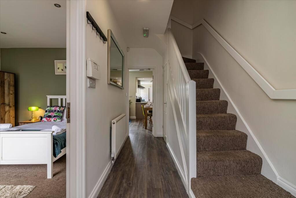 Dovecote House Beeston Private Parking 15Mins From Nottingham City Centre Close To Qmc Hospital Exterior photo